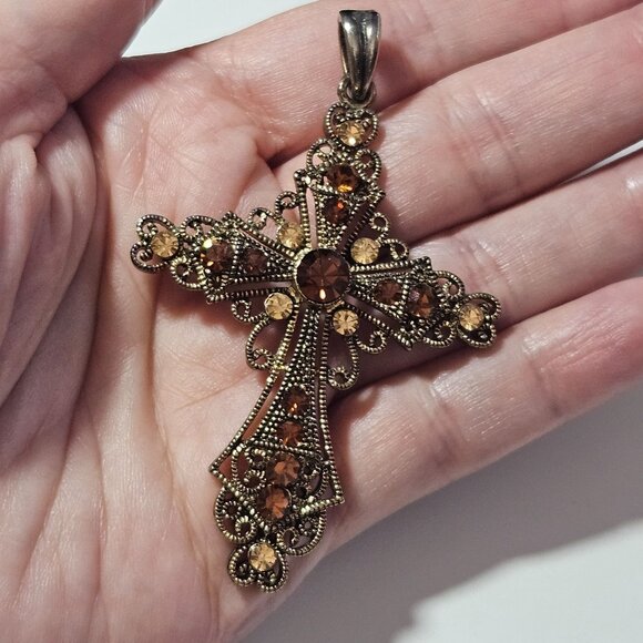 Jewelry - **Sale** Gold tone inspirational cross pendant